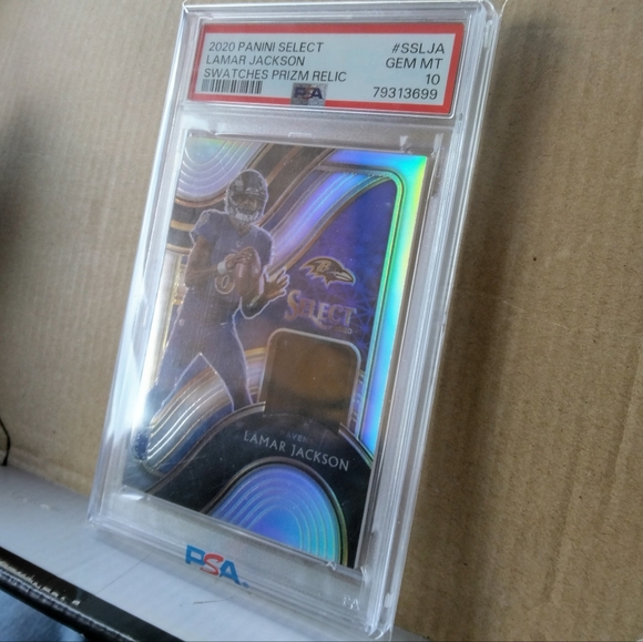 🏈🏆Lamar Jackson "Player-Worn Materials Black Patch - 35/99 Insert" Slab🏆🏈 - Picture 2 of 8